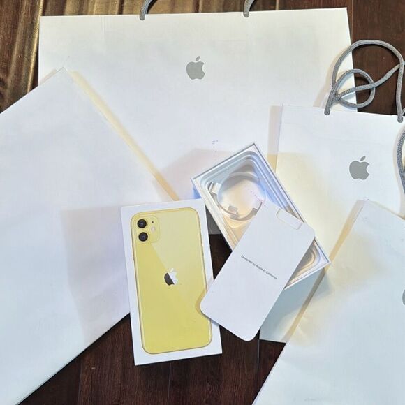 Apple shopping box (4) and iphone 11 box bundle - Picture 2 of 4